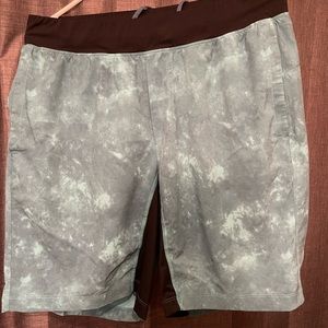 Lulu Lemon athletic shorts - Size L - No sport liner